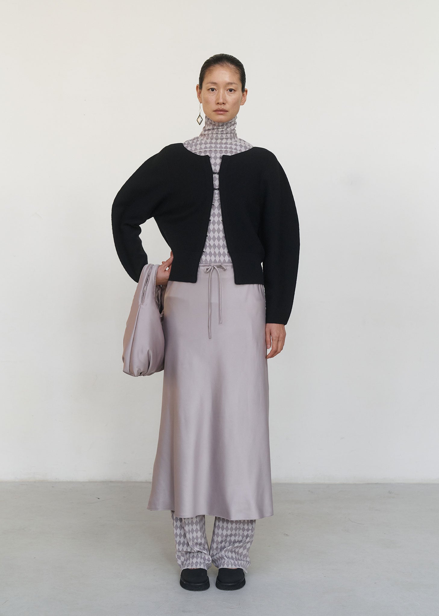 WHOLEGARMENT ROUNDED CARDIGAN (2 COLORS)