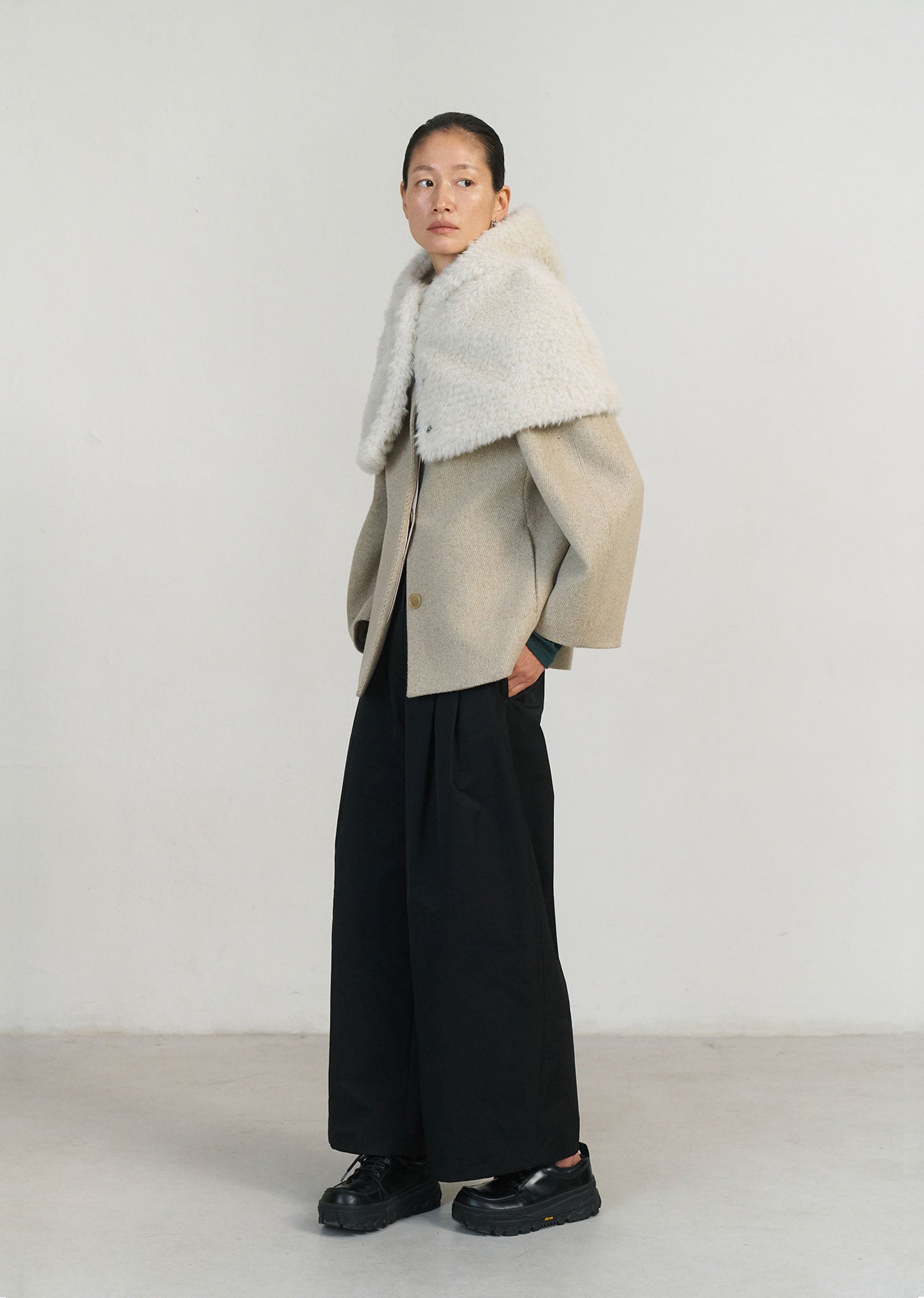 HAIRY HOODED CAPE (2COLORS)