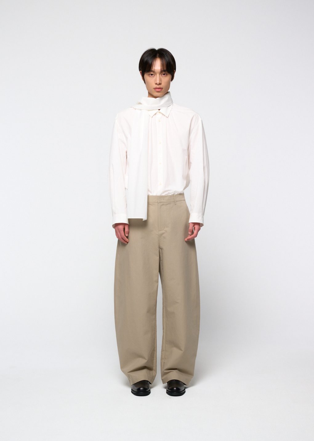 neck shirring shirt, white