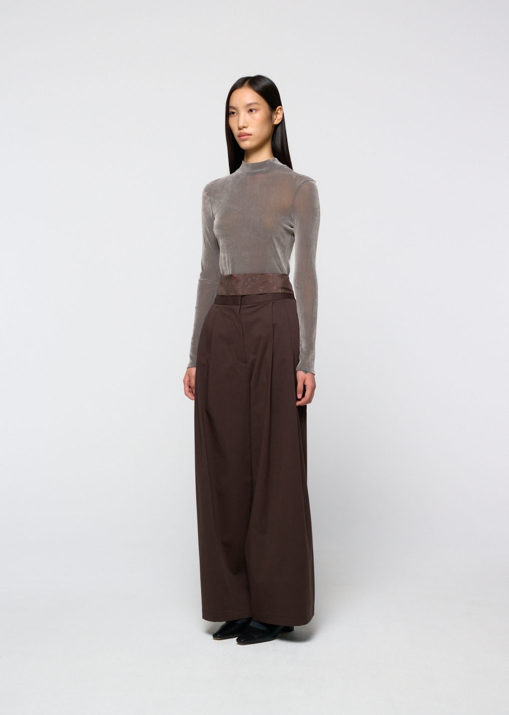 two tuck wide banding pants, brown