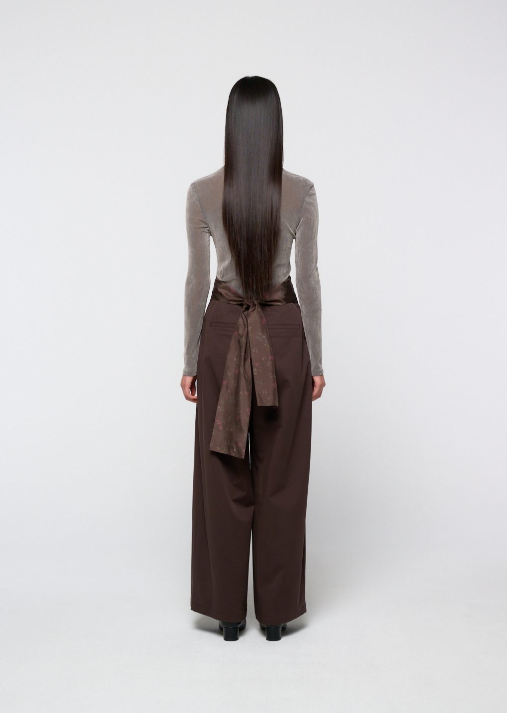 two tuck wide banding pants, brown