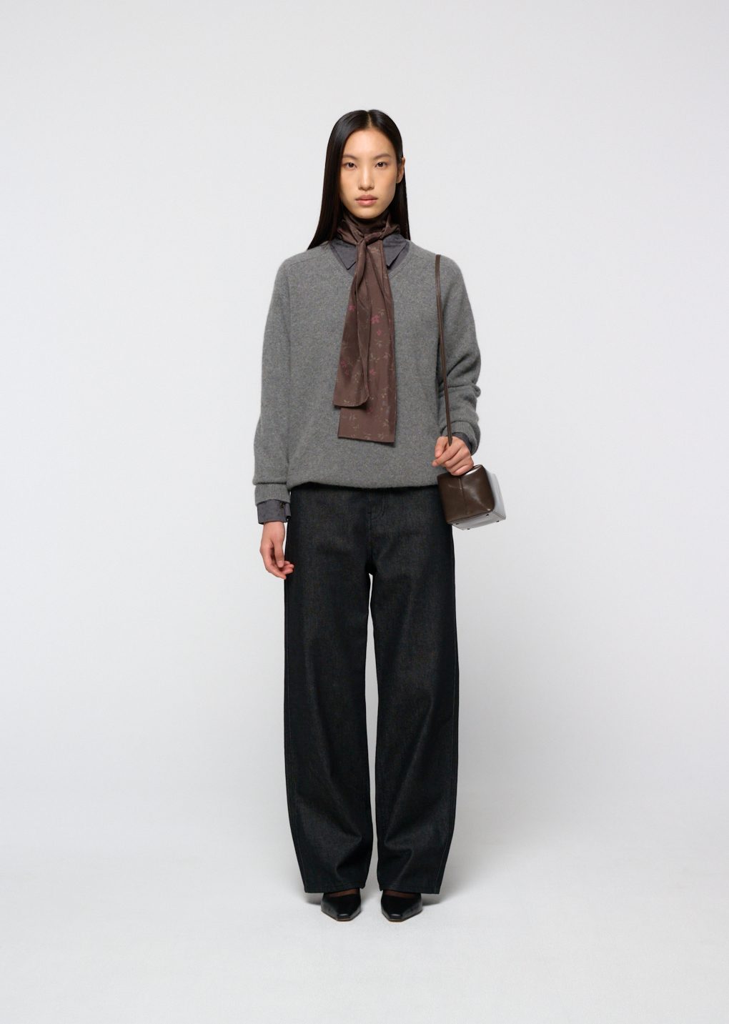 racoon v-neck knit, grey