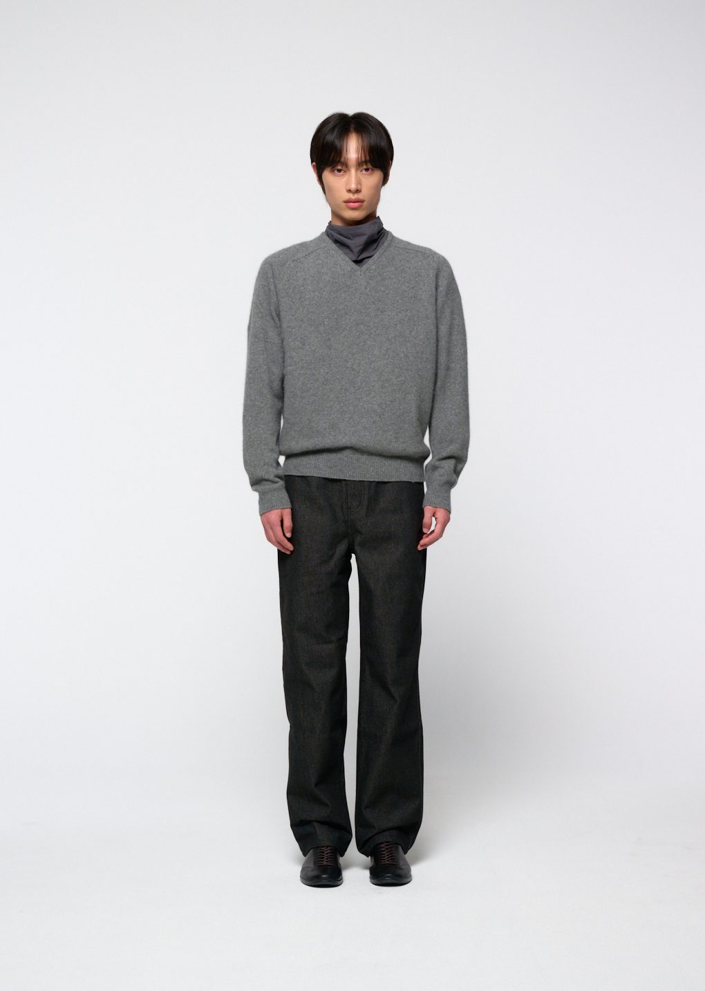 racoon v-neck knit, grey