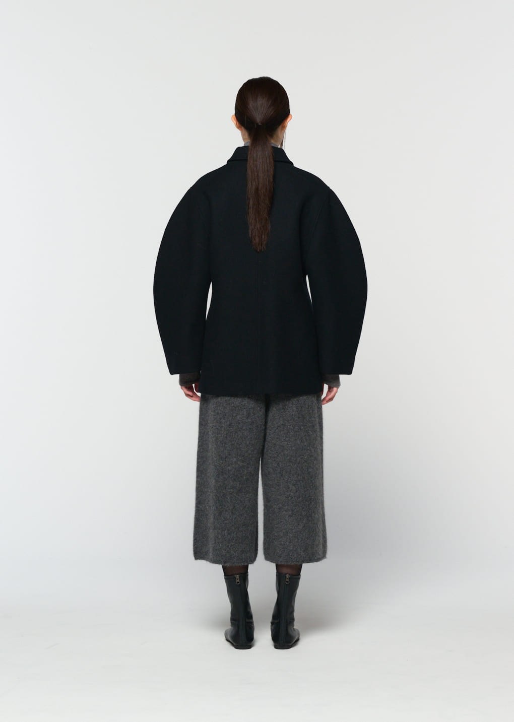 hourglass half coat, black