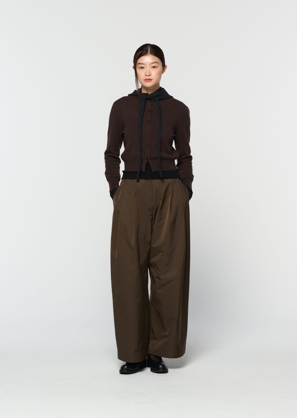 two tuck balloon pants, dark brown