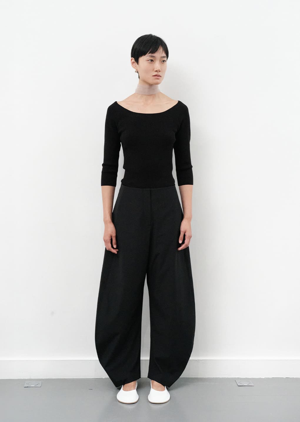 CURVED SILHOUETTE PANTS, BLACK