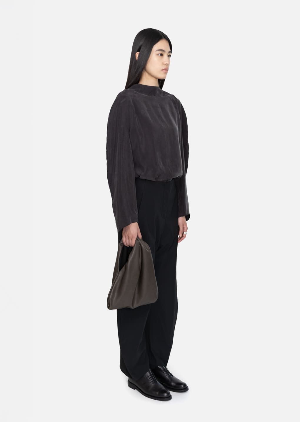 curved silhouette pants, black