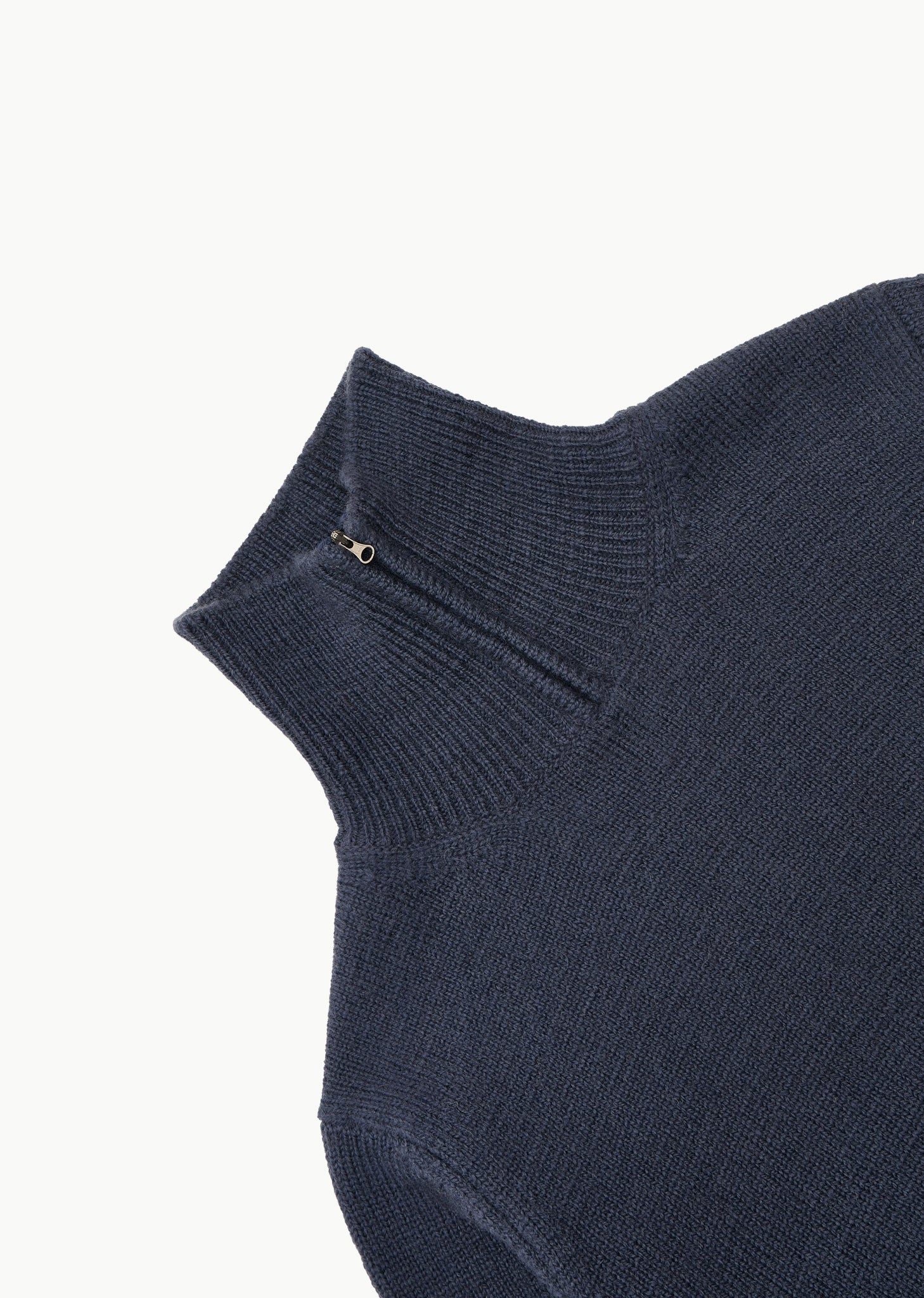 HALF ZIP-UP KNIT (2 COLORS)