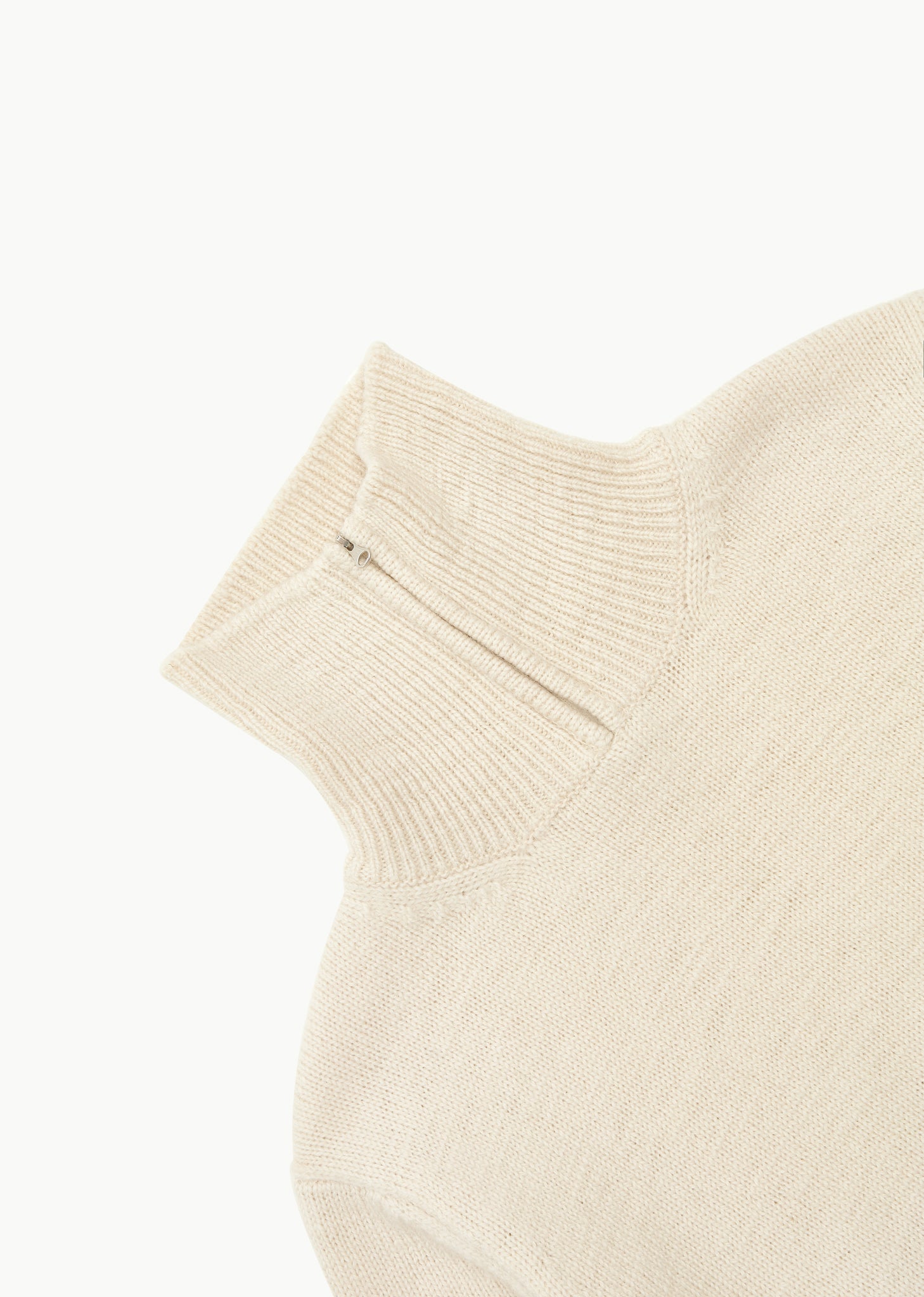 HALF ZIP-UP KNIT (2 COLORS)