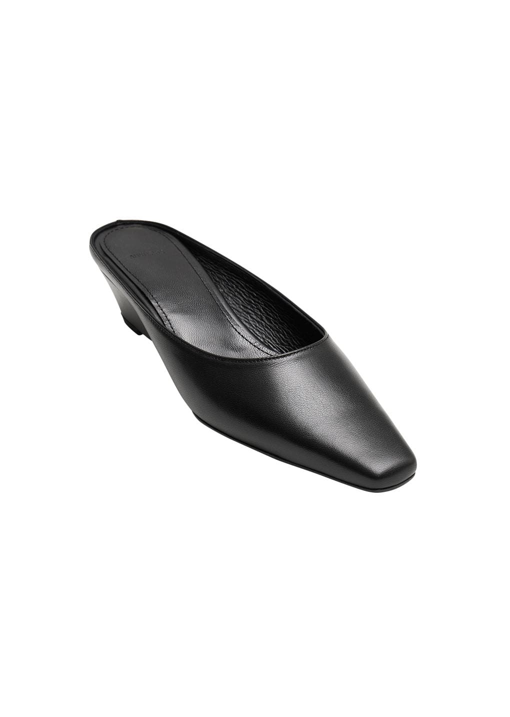 lambskin pointed toe heel, black