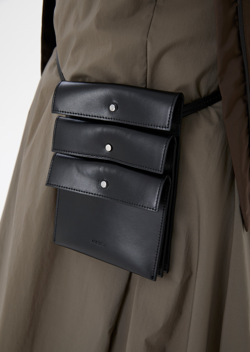 trio pocket bag, black hover