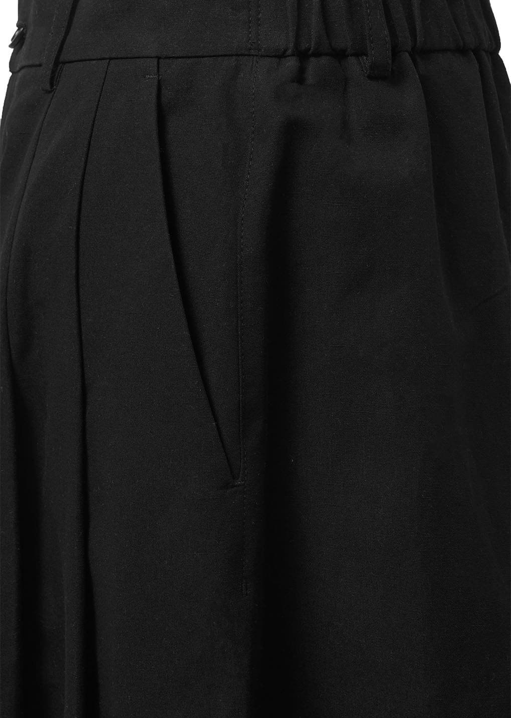 wide bermuda pants, black
