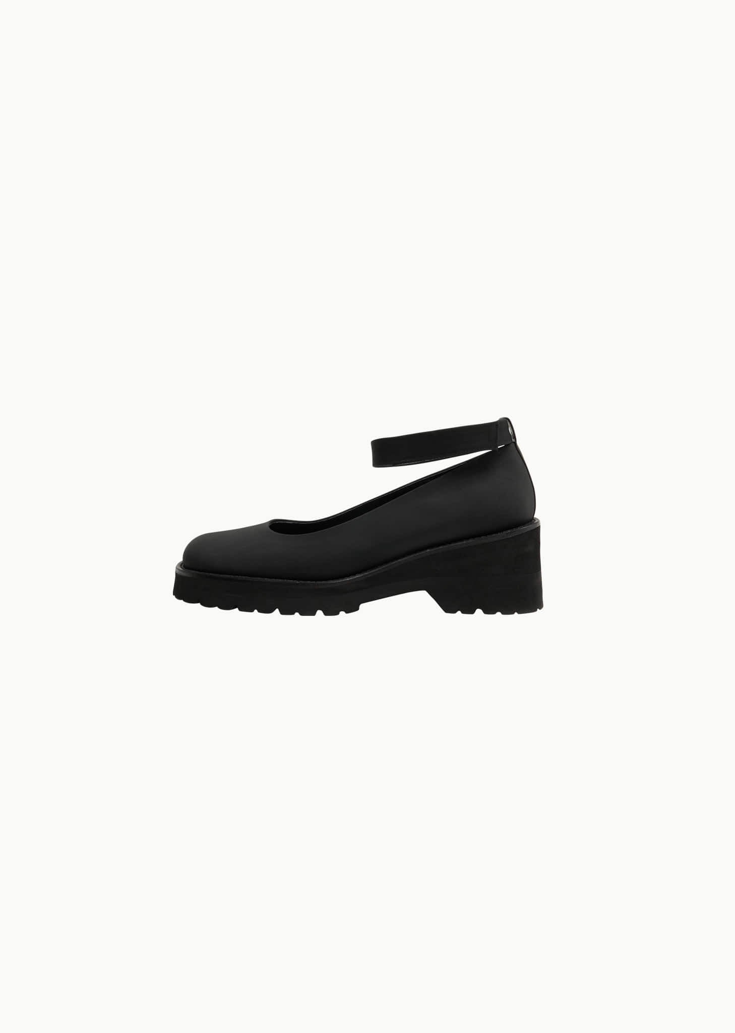 ROUND TOE STRAP SHOES (2COLORS)